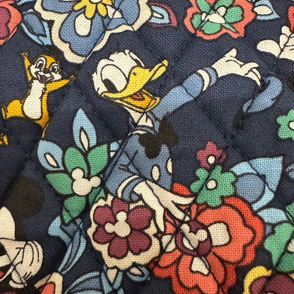 Vera Bradley Limited Edition Mickey and Friends Large Travel Duffel NWT - Picture 13 of 14